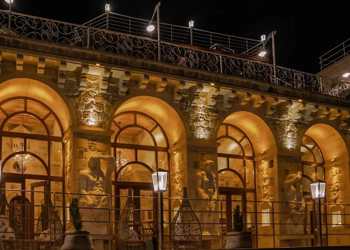 Elika Cave & Γκόρεμε