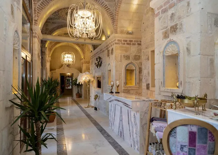 Elika Cave & Γκόρεμε