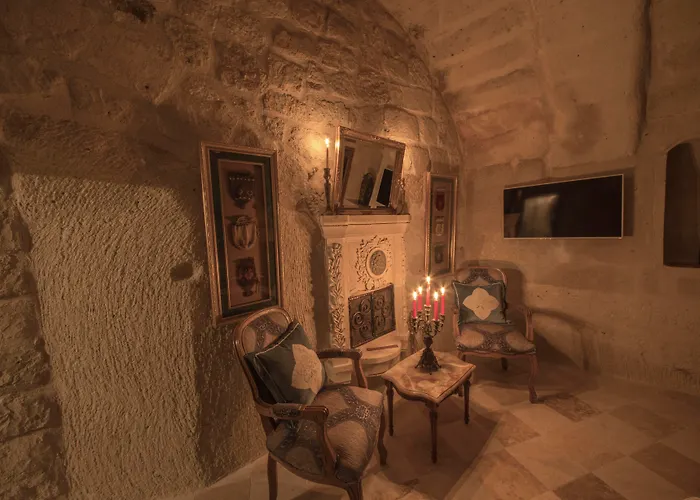 Elika Cave & 5* Γκόρεμε