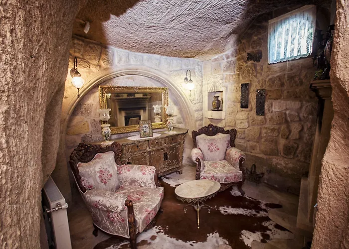 Elika Cave & Γκόρεμε