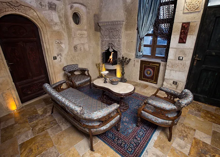 Elika Cave & Γκόρεμε